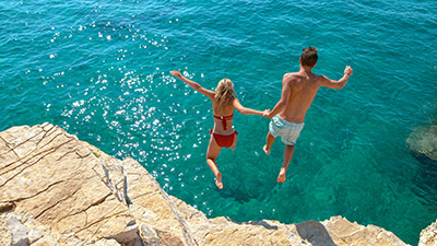 Vy över en vacker strand i Kroatien
